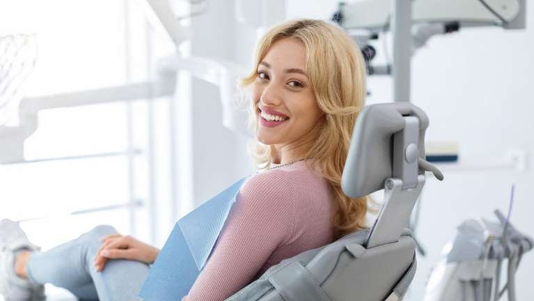 A woman with no dental anxiety at the dentist 